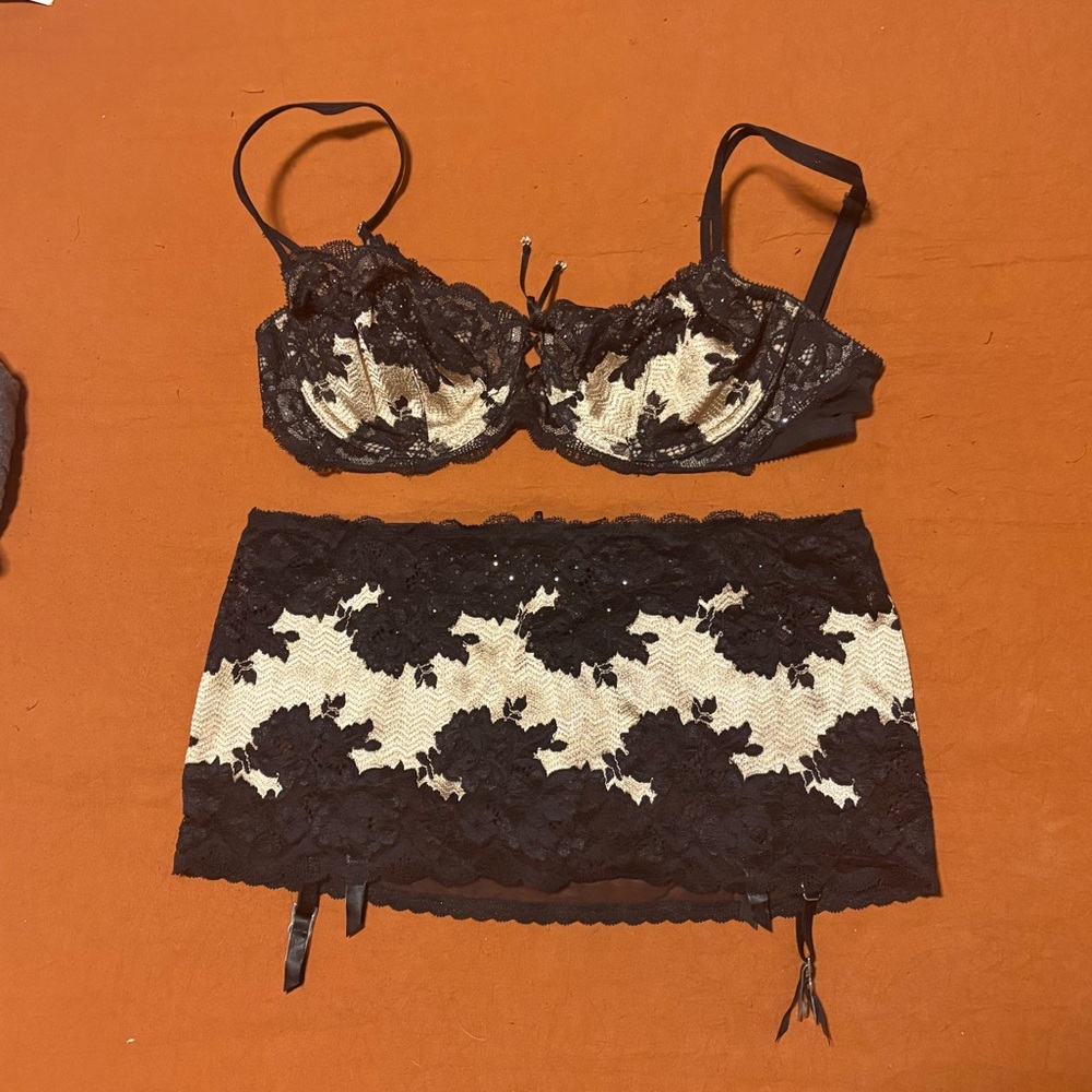 Victoria's Secret Black and Cream Lace Bra Set